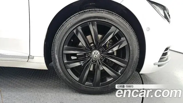 Volkswagen Arteon 2019 — Şəkil 19/20