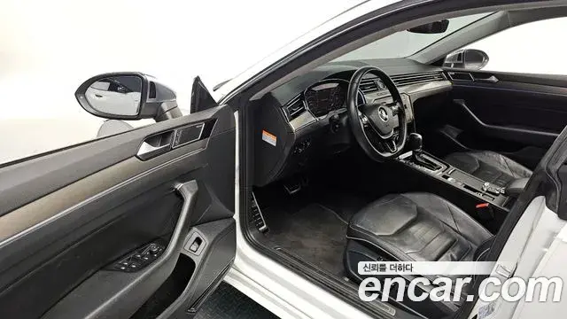 Volkswagen Arteon 2019 — Şəkil 18/20