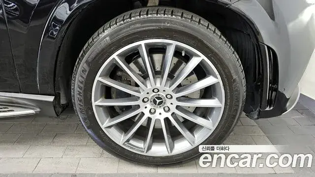 Mercedes-Benz GLE-Class 2023 — ფოტო 17/20