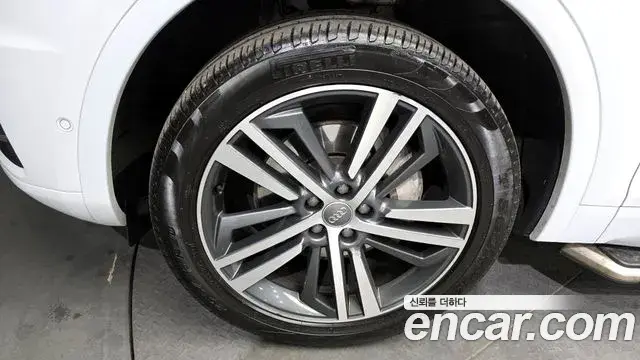Audi Q5 2020 — Photo 10/20