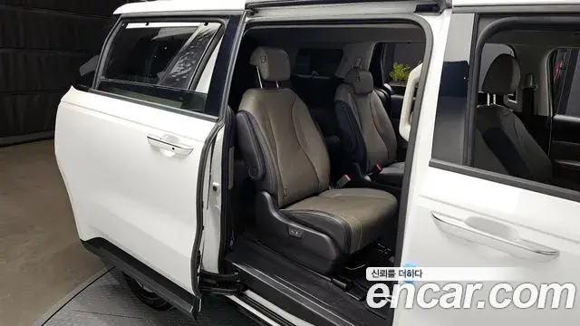 Kia Carnival 2024 — Şəkil 17/20