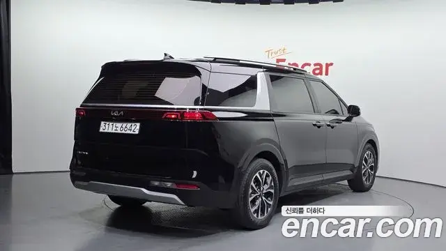 Kia Carnival 2022 — Фото 1/20