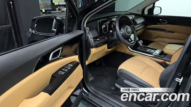 Kia Carnival 2022 — Фото 8/20