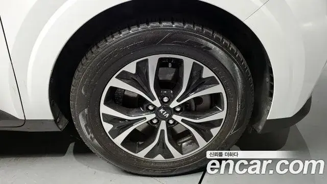 Kia Carnival 2021 — Şəkil 19/20