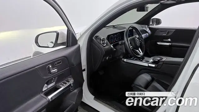 Mercedes-Benz GLB-Class 2020 — Фото 10/20