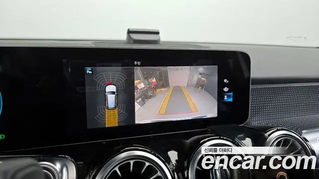 Mercedes-Benz GLB-Class 2020 — Фото 15/20