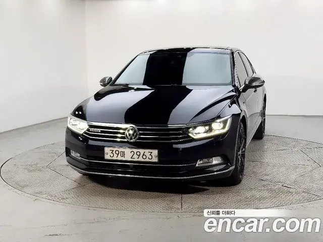 Volkswagen Passat GT 2018 — Şəkil 15/20