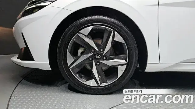 Hyundai The New Avante Hybrid 2023 — ფოტო 5/20