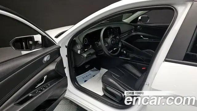 Hyundai The New Avante Hybrid 2023 — ფოტო 2/20