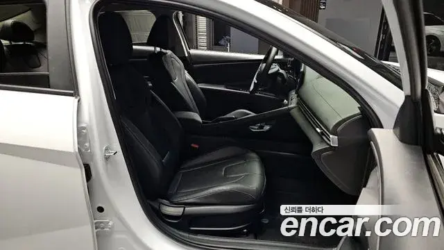 Hyundai The New Avante Hybrid 2023 — ფოტო 9/20