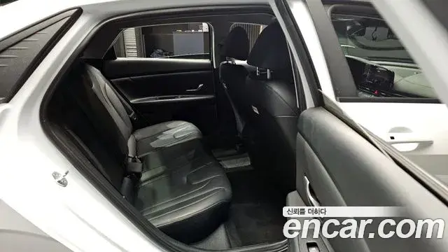 Hyundai The New Avante Hybrid 2023 — ფოტო 14/20