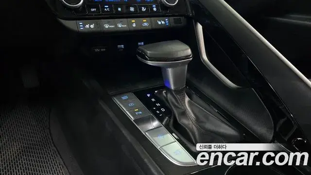 Hyundai The New Avante Hybrid 2020 — Photo 9/20