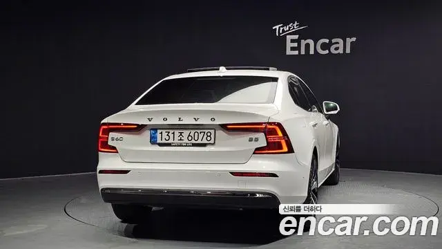 Volvo S60 2024 — Photo 2/20