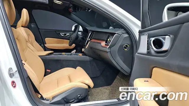 Volvo S60 2024 — Photo 3/20