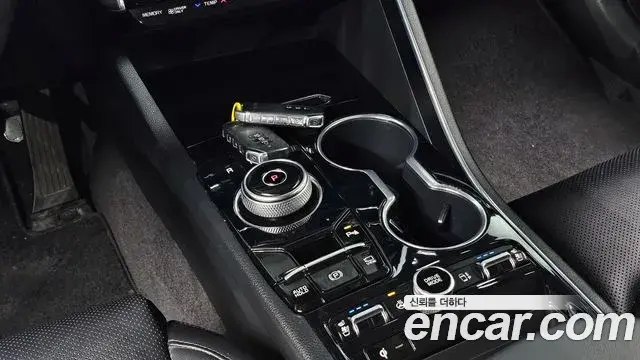 Kia K5 2022 — Şəkil 9/20