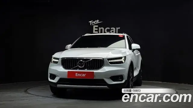 Volvo XC40 2021 — Фото 3/20