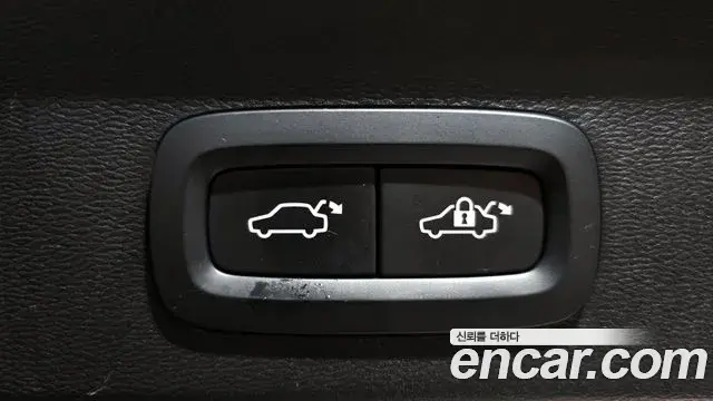 Volvo XC40 2021 — Фото 20/20