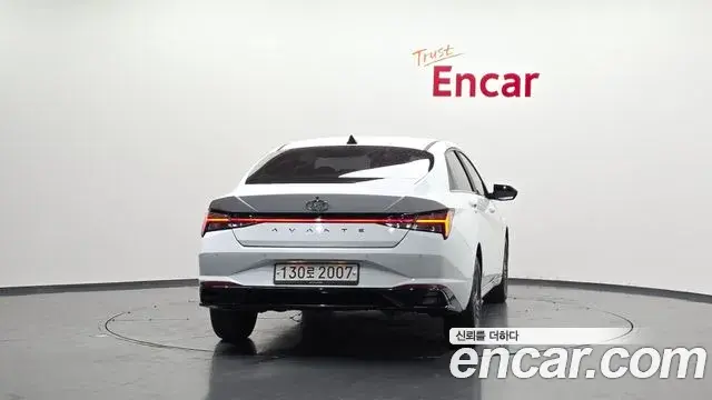 Hyundai The New Avante Hybrid 2020 — Photo 8/20