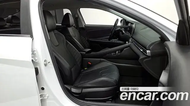 Hyundai The New Avante Hybrid 2020 — Photo 6/20