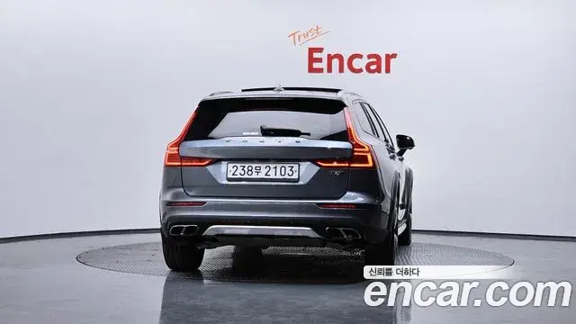 Volvo V60 Cross Country 2020 — Şəkil 8/20