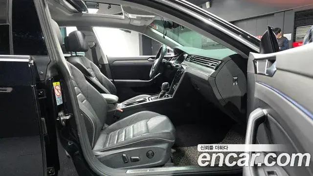 Volkswagen Arteon 2019 — Şəkil 18/20