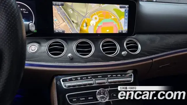 Mercedes-Benz E-Class 2018 — Фото 14/20