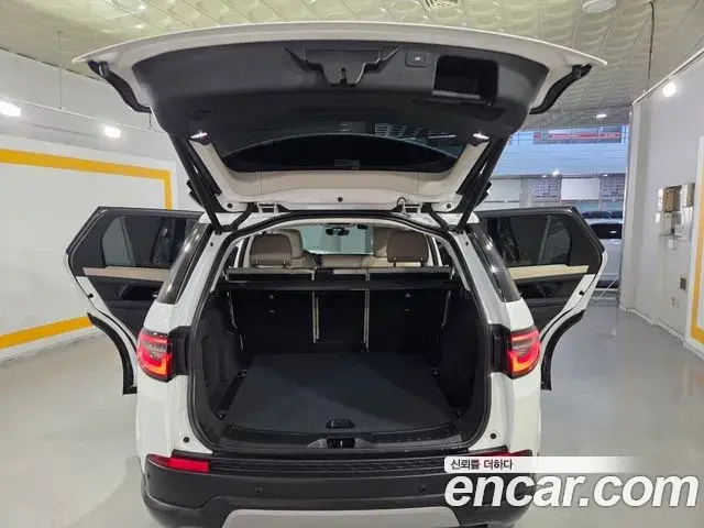 Land Rover Discovery Sport 2022 — Фото 17/19