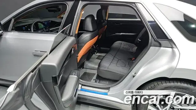 Hyundai Grandeur Hybrid 2023 — ფოტო 17/20