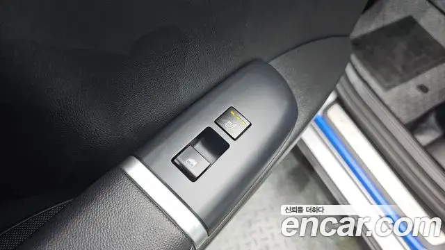 Hyundai Grandeur Hybrid 2023 — ფოტო 8/20