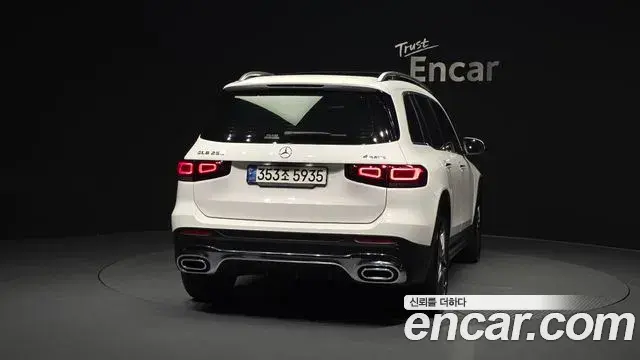 Mercedes-Benz GLB-Class 2022 — Фото 4/20