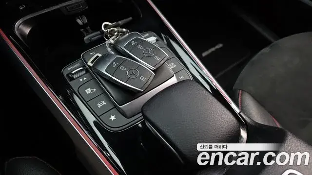 Mercedes-Benz GLB-Class 2022 — Фото 18/20