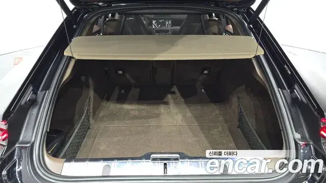 Porsche Panamera 2018 — Şəkil 20/20