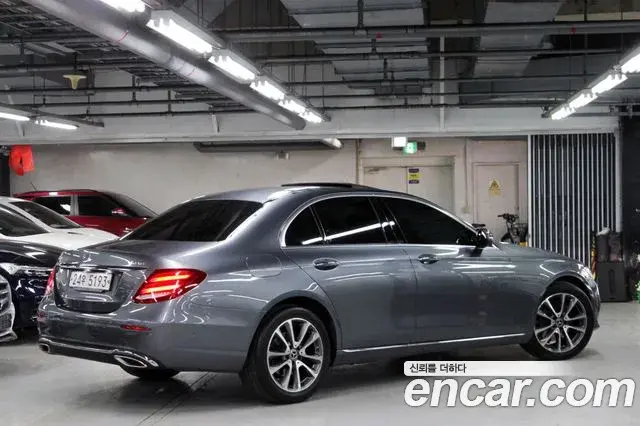 Mercedes-Benz E-Class 2018 — Şəkil 11/20