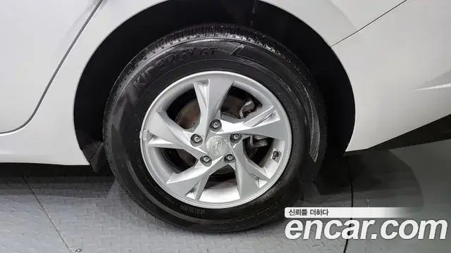 Hyundai The New Avante Hybrid 2023 — Şəkil 28/31