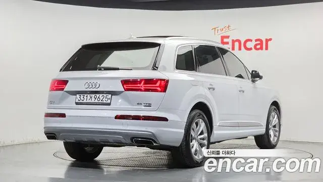 Audi Q7 2019 — Photo 20/20