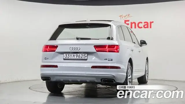 Audi Q7 2019 — Photo 12/20