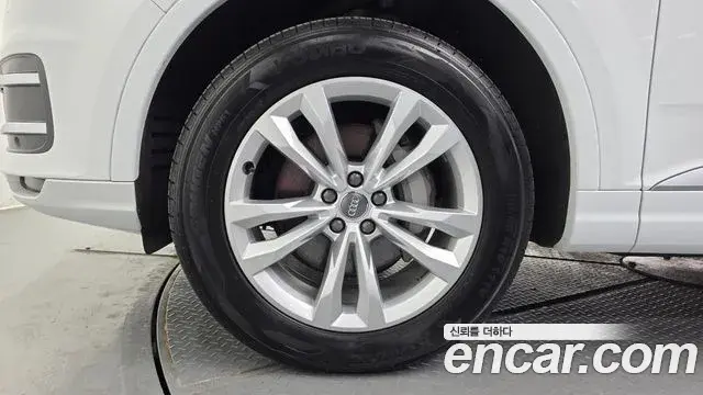 Audi Q7 2019 — Photo 8/20