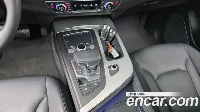 Audi Q7 2019 — Photo 2/20