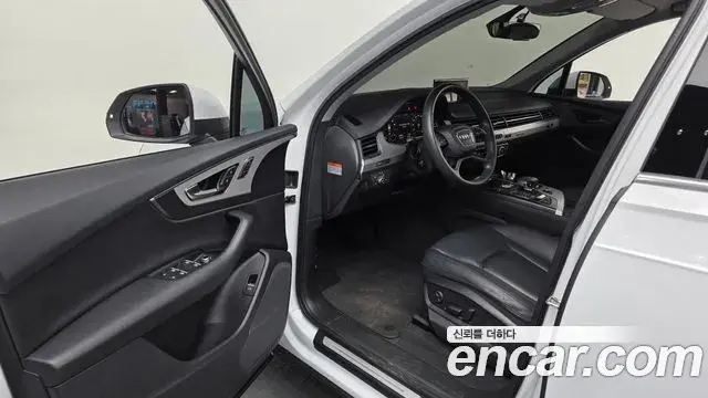 Audi Q7 2019 — Photo 5/20