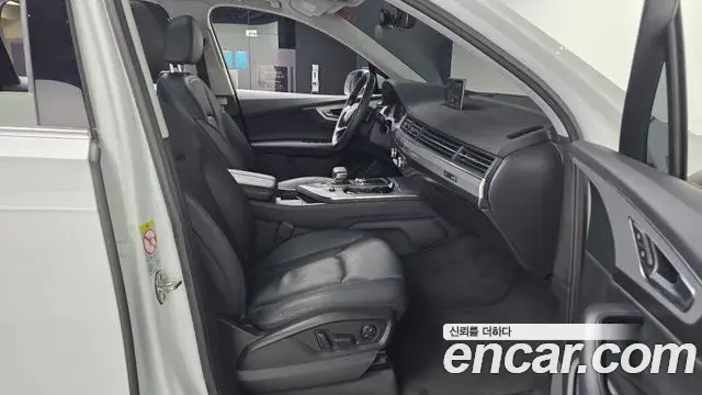 Audi Q7 2019 — Photo 19/20
