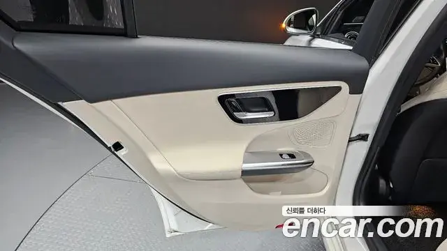 Mercedes-Benz C-Class 2023 — ფოტო 23/30
