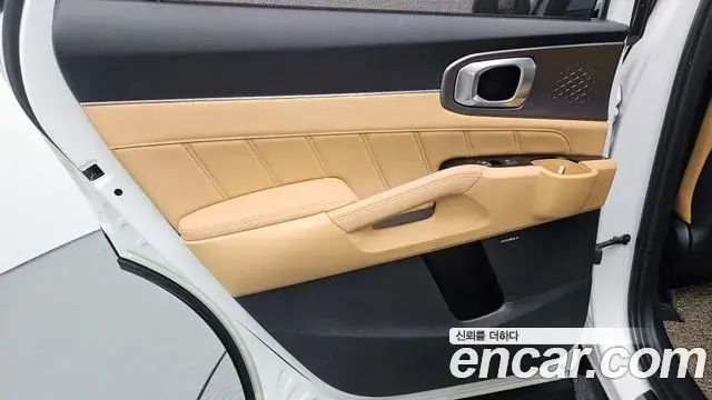 Kia Sorento 2021 — Photo 8/38