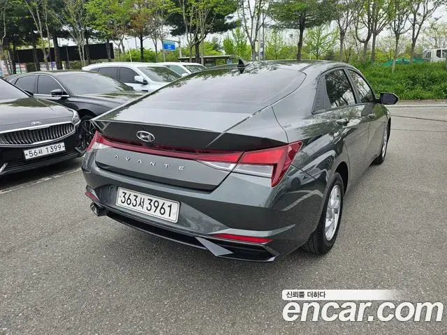 Hyundai The New Avante Hybrid 2021 — Photo 8/20