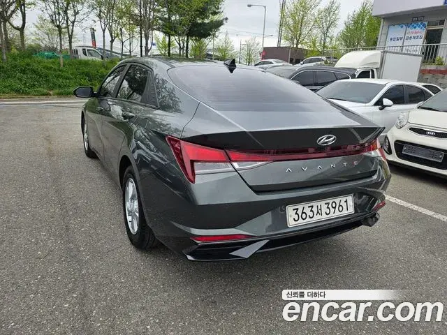Hyundai The New Avante Hybrid 2021 — Photo 6/20