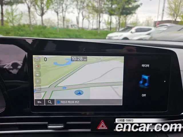 Hyundai The New Avante Hybrid 2021 — Photo 10/20