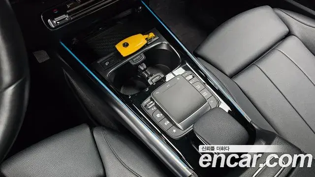 Mercedes-Benz GLA-Class 2021 — Şəkil 12/30