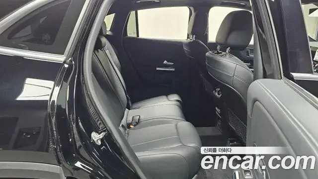 Mercedes-Benz GLA-Class 2021 — Şəkil 17/30