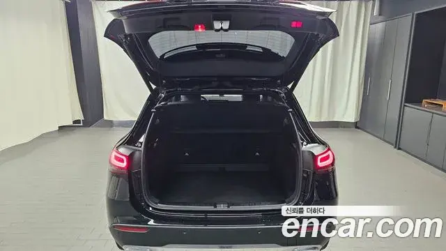 Mercedes-Benz GLA-Class 2021 — Şəkil 14/30
