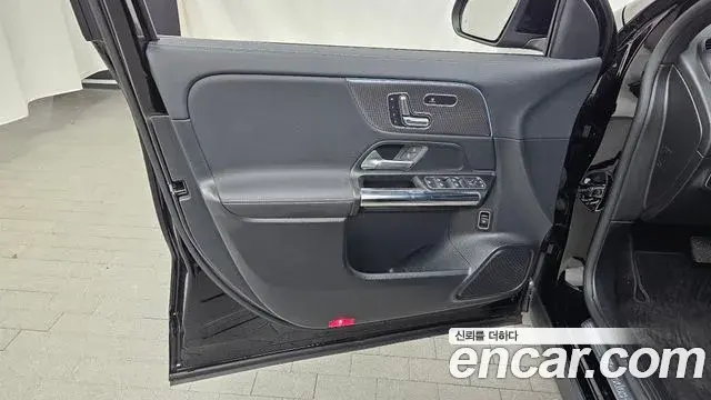 Mercedes-Benz GLA-Class 2021 — Şəkil 23/30