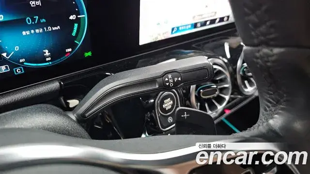 Mercedes-Benz GLA-Class 2021 — Şəkil 13/30